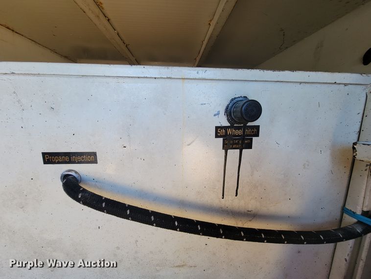 image for item KD9427 2000 Freightliner FL60  flatbed truck