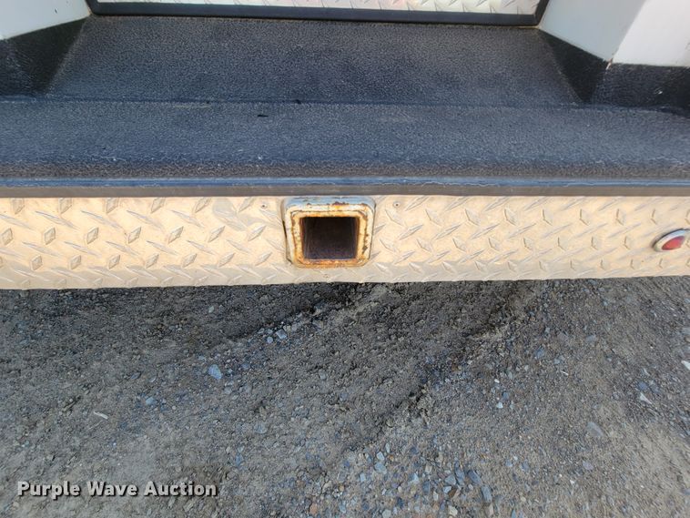 image for item KD9427 2000 Freightliner FL60  flatbed truck