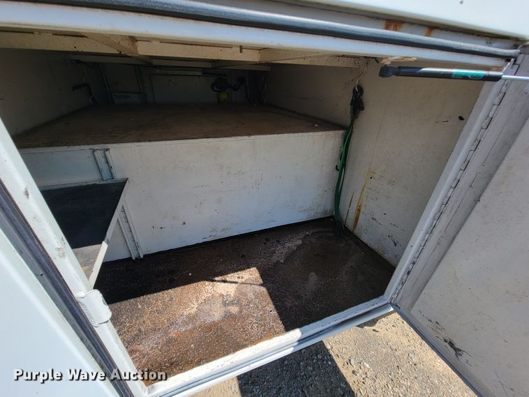 image for item KD9427 2000 Freightliner FL60  flatbed truck