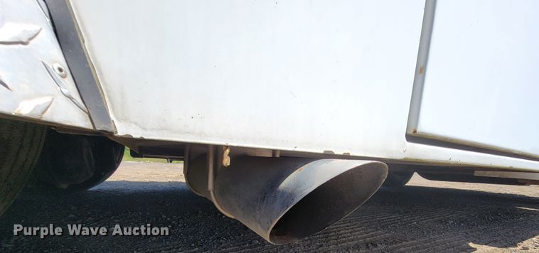 image for item KD9427 2000 Freightliner FL60  flatbed truck