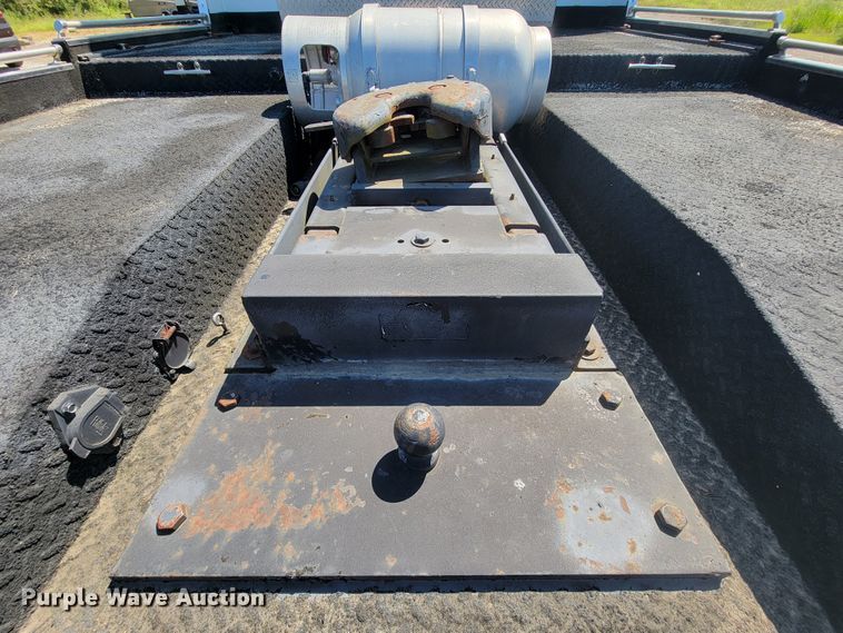 image for item KD9427 2000 Freightliner FL60  flatbed truck