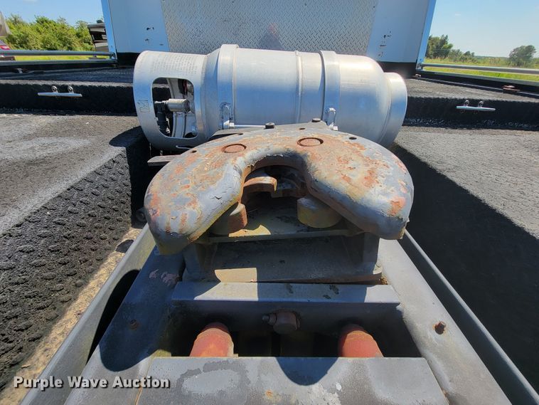 image for item KD9427 2000 Freightliner FL60  flatbed truck