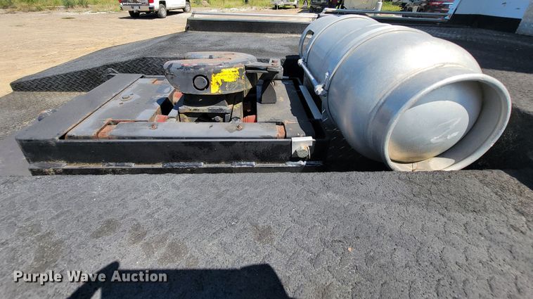 image for item KD9427 2000 Freightliner FL60  flatbed truck