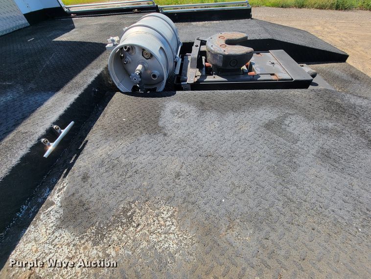 image for item KD9427 2000 Freightliner FL60  flatbed truck