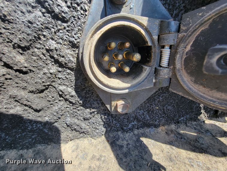 image for item KD9427 2000 Freightliner FL60  flatbed truck