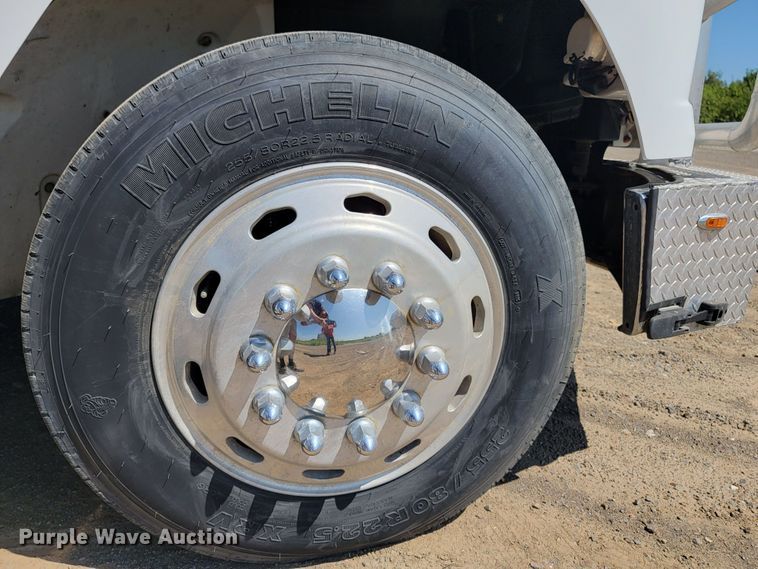 image for item KD9427 2000 Freightliner FL60  flatbed truck