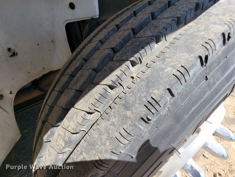 image for item KD9427 2000 Freightliner FL60  flatbed truck