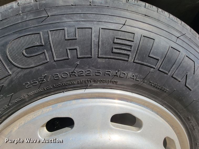 image for item KD9427 2000 Freightliner FL60  flatbed truck