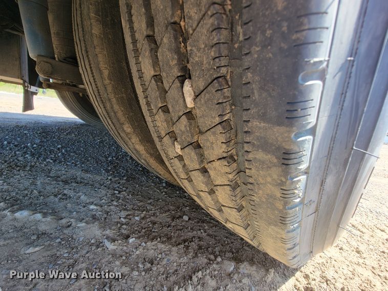 image for item KD9427 2000 Freightliner FL60  flatbed truck