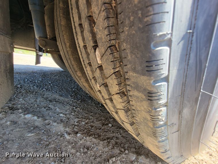 image for item KD9427 2000 Freightliner FL60  flatbed truck