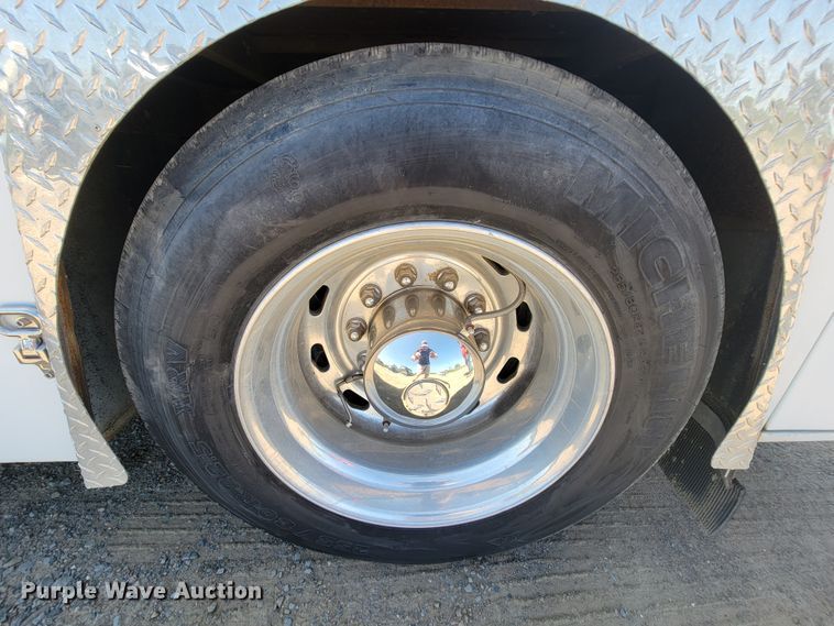 image for item KD9427 2000 Freightliner FL60  flatbed truck