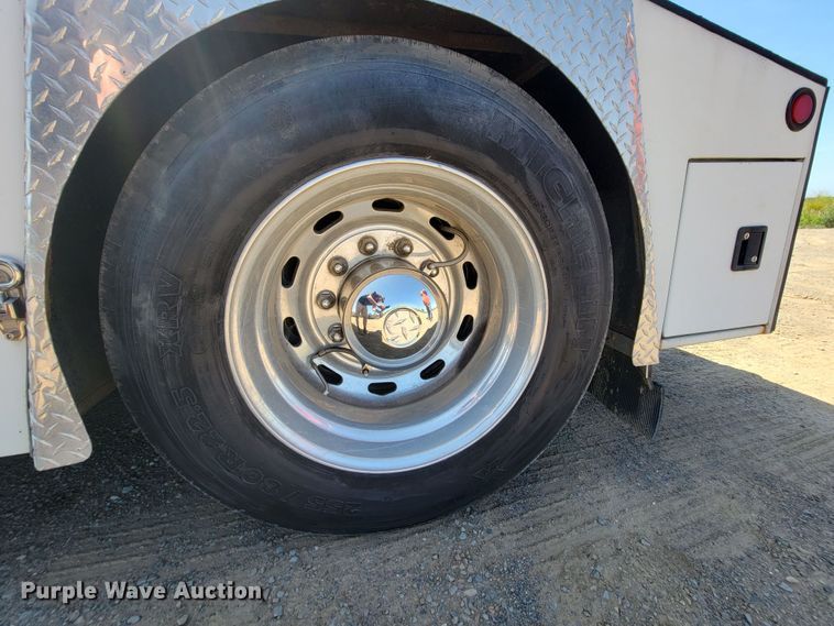 image for item KD9427 2000 Freightliner FL60  flatbed truck