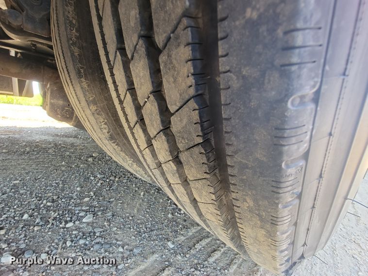 image for item KD9427 2000 Freightliner FL60  flatbed truck