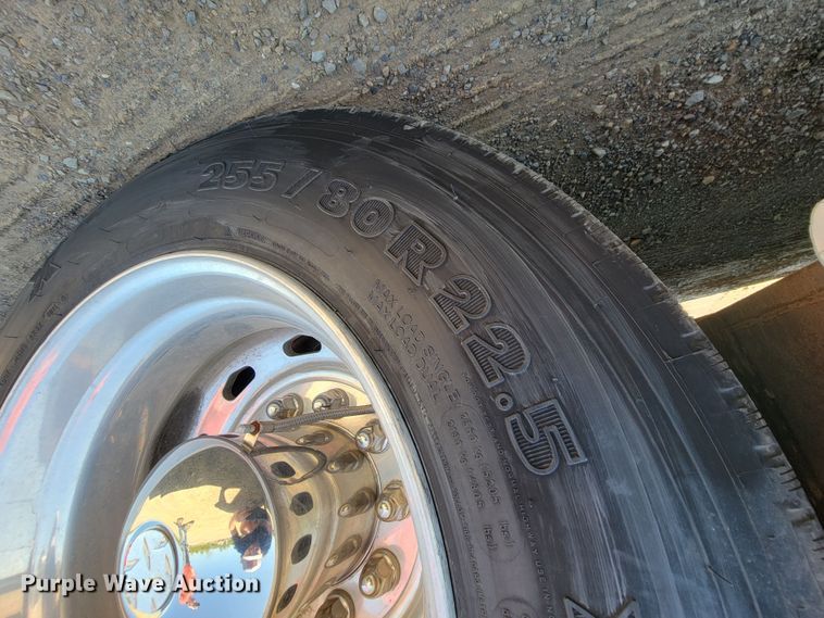 image for item KD9427 2000 Freightliner FL60  flatbed truck