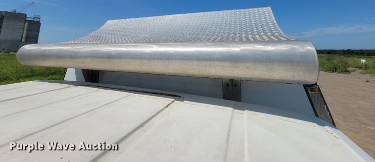 image for item KD9427 2000 Freightliner FL60  flatbed truck