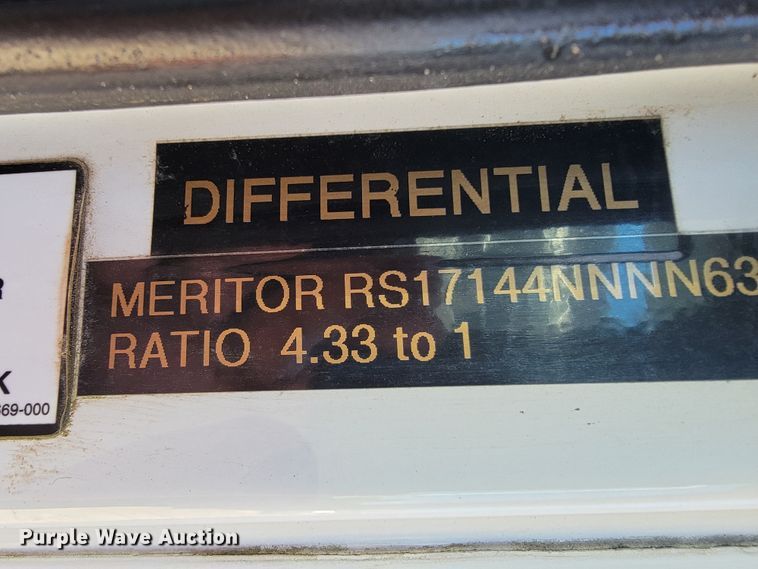 image for item KD9427 2000 Freightliner FL60  flatbed truck