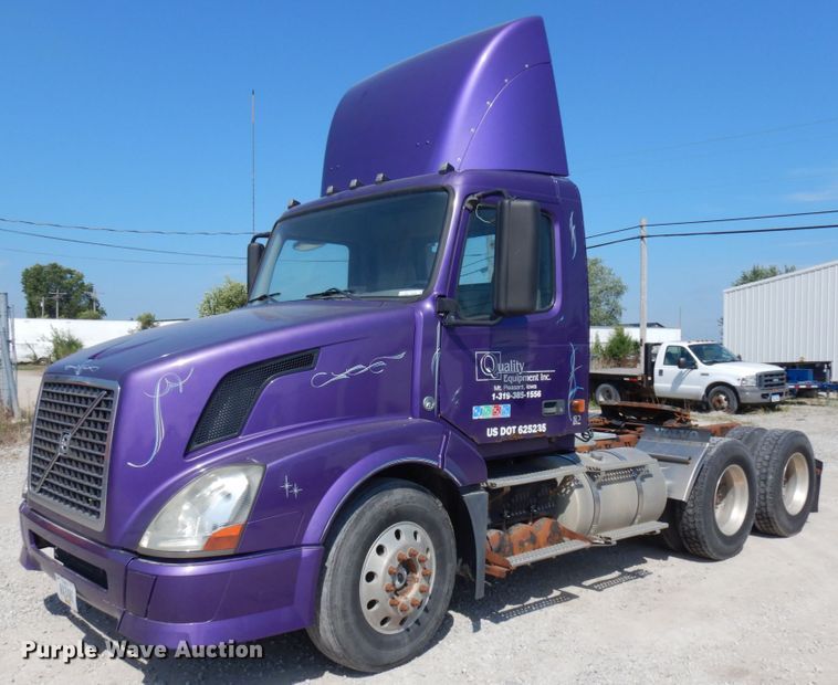image for item KK9128 2007 Volvo VNL  semi truck