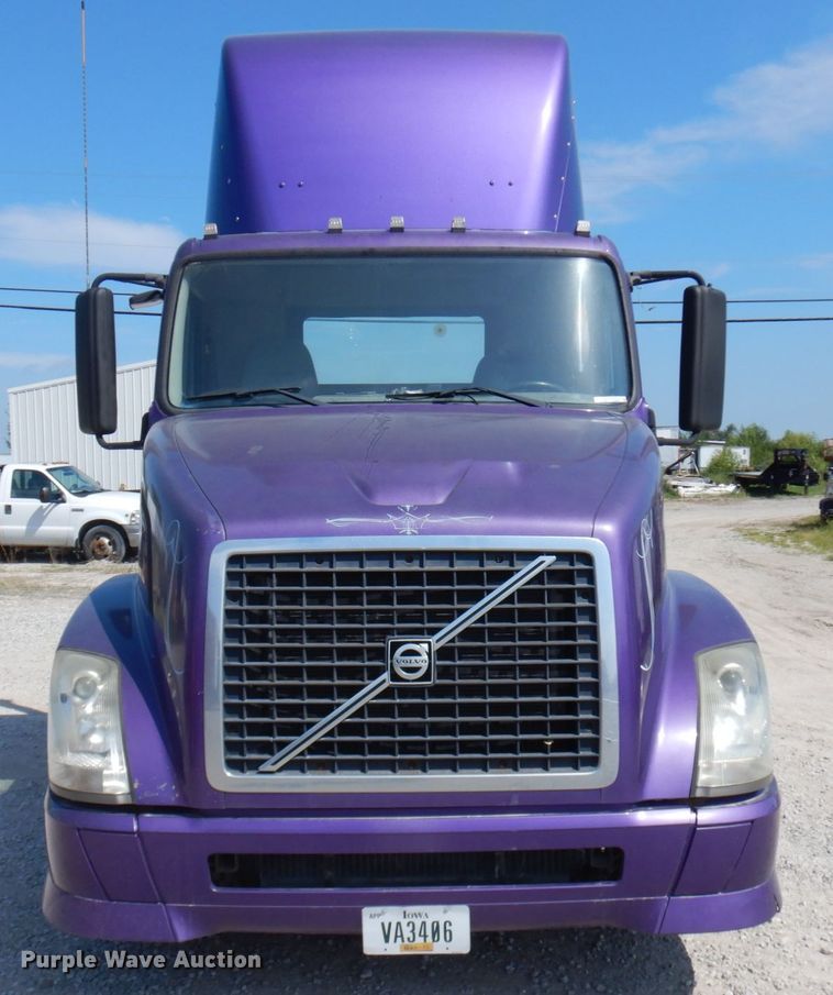 image for item KK9128 2007 Volvo VNL  semi truck