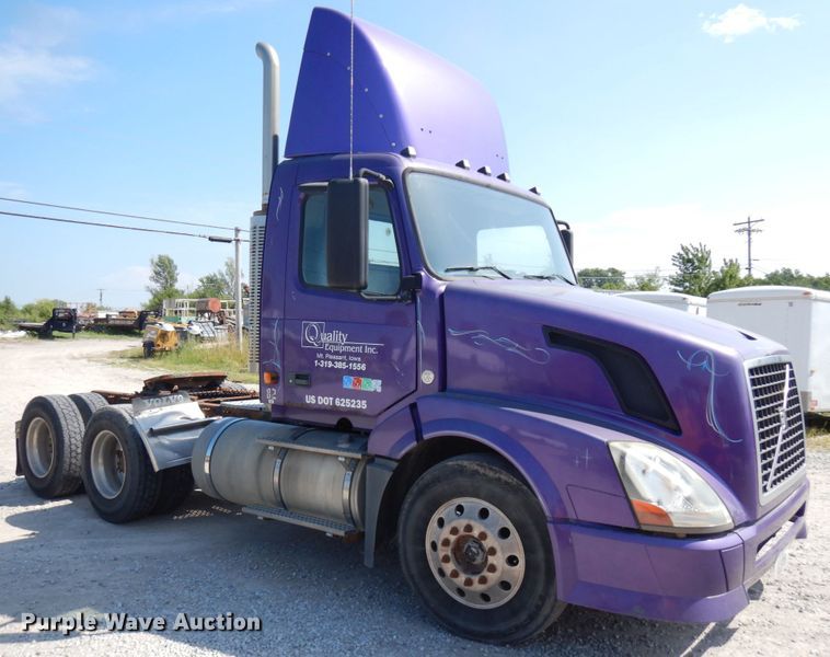 image for item KK9128 2007 Volvo VNL  semi truck