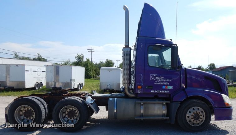 image for item KK9128 2007 Volvo VNL  semi truck