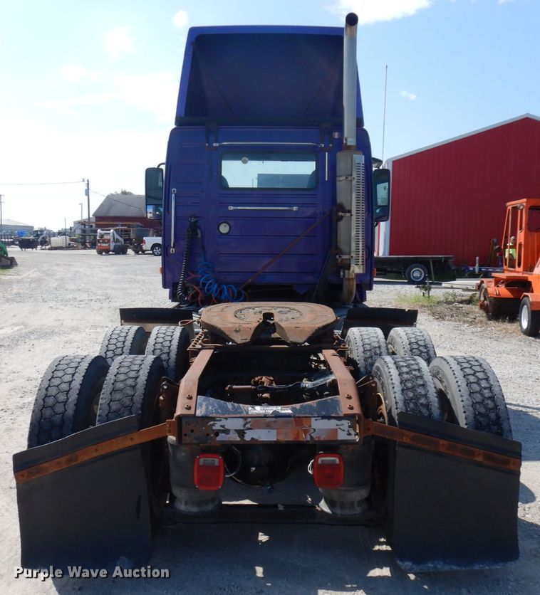 image for item KK9128 2007 Volvo VNL  semi truck