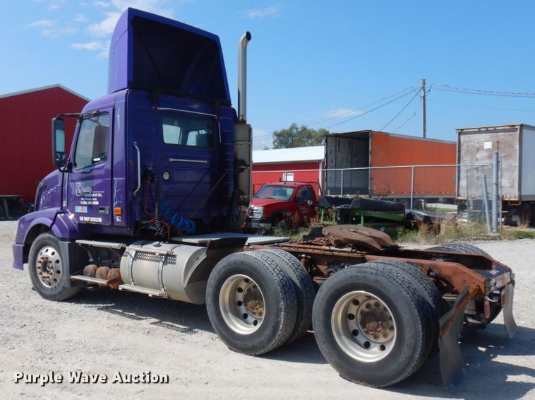 image for item KK9128 2007 Volvo VNL  semi truck