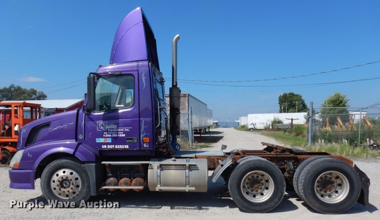 image for item KK9128 2007 Volvo VNL  semi truck