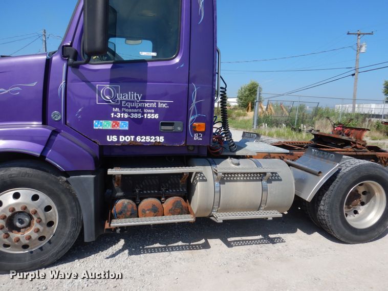 image for item KK9128 2007 Volvo VNL  semi truck