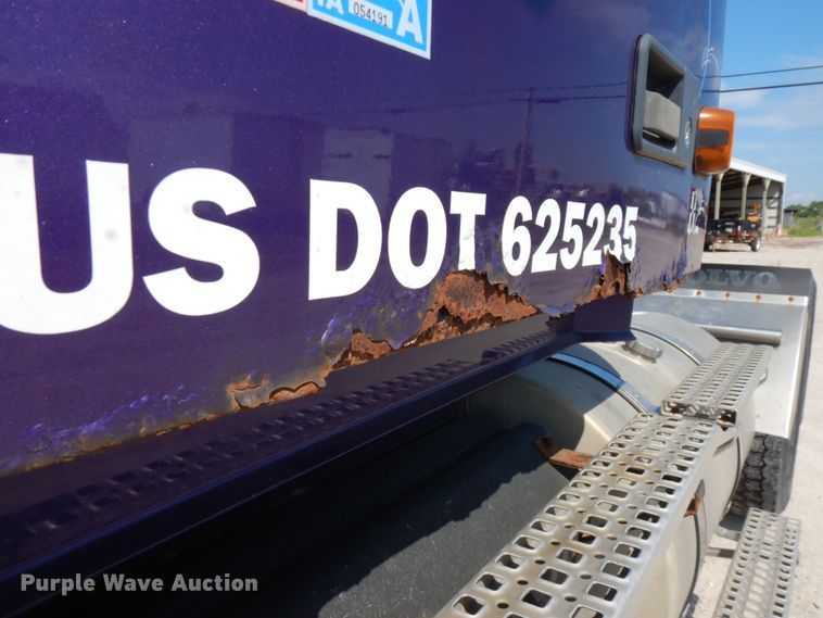 image for item KK9128 2007 Volvo VNL  semi truck