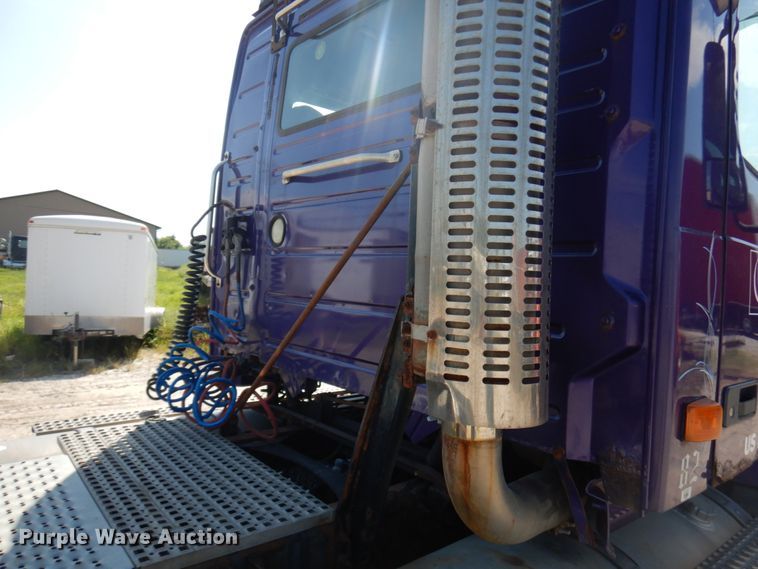 image for item KK9128 2007 Volvo VNL  semi truck