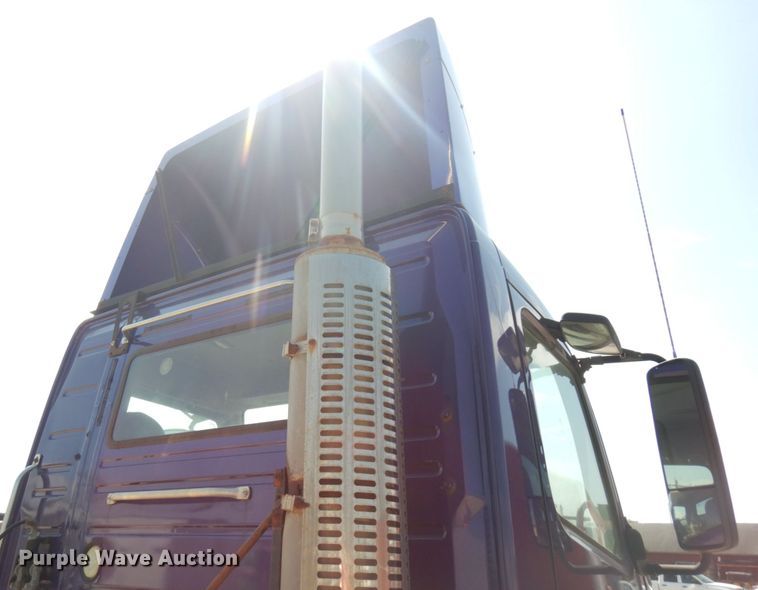image for item KK9128 2007 Volvo VNL  semi truck