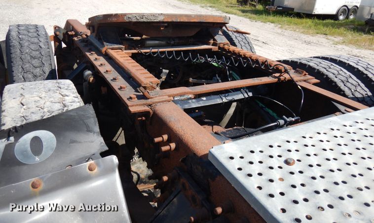 image for item KK9128 2007 Volvo VNL  semi truck