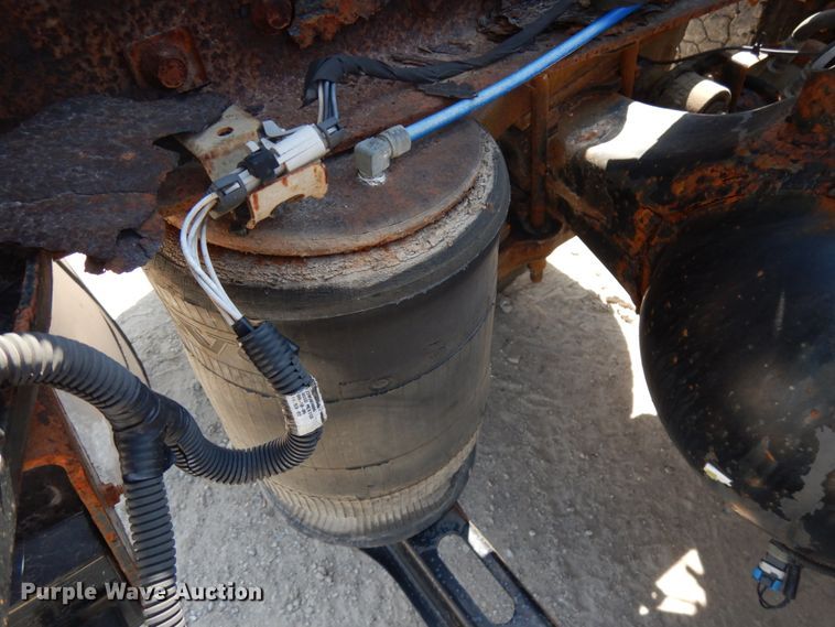 image for item KK9128 2007 Volvo VNL  semi truck