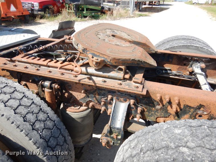 image for item KK9128 2007 Volvo VNL  semi truck