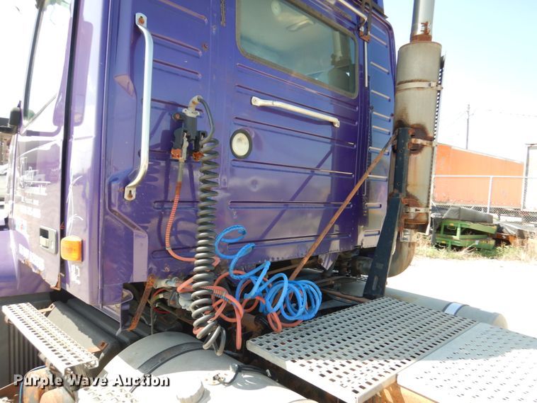 image for item KK9128 2007 Volvo VNL  semi truck