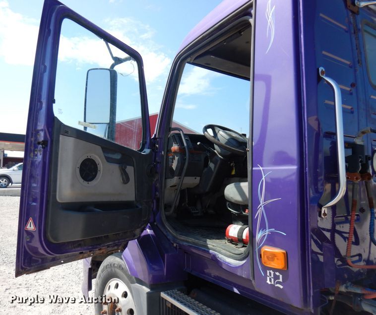 image for item KK9128 2007 Volvo VNL  semi truck