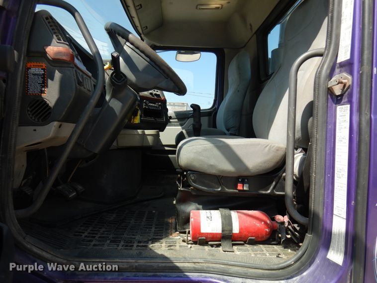 image for item KK9128 2007 Volvo VNL  semi truck