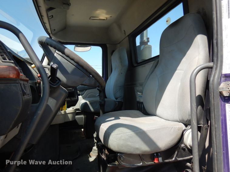 image for item KK9128 2007 Volvo VNL  semi truck