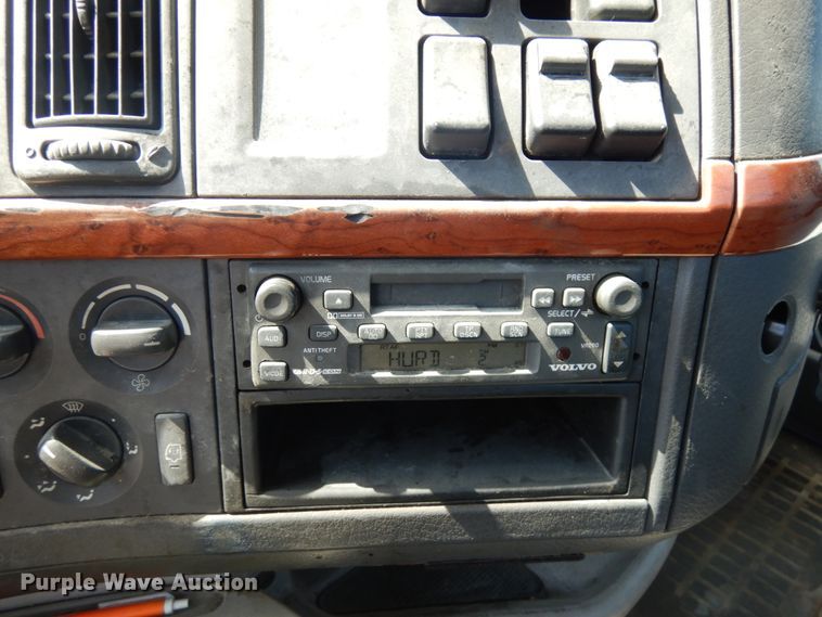 image for item KK9128 2007 Volvo VNL  semi truck