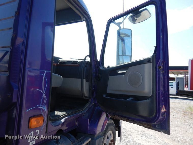 image for item KK9128 2007 Volvo VNL  semi truck