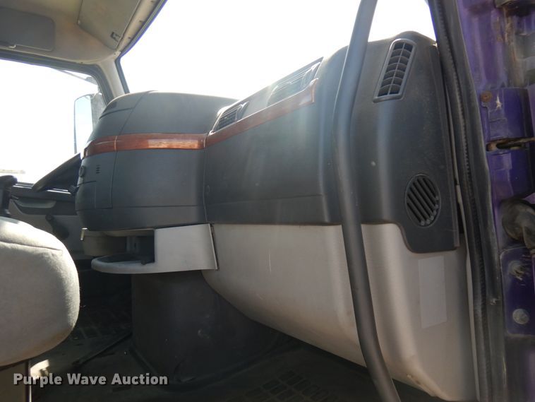 image for item KK9128 2007 Volvo VNL  semi truck