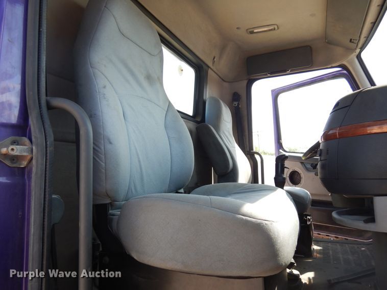 image for item KK9128 2007 Volvo VNL  semi truck