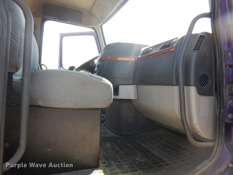 image for item KK9128 2007 Volvo VNL  semi truck