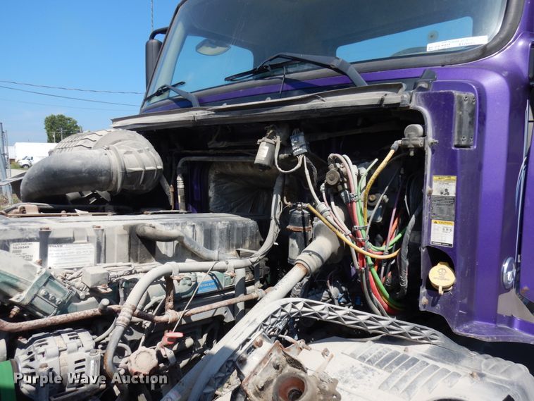 image for item KK9128 2007 Volvo VNL  semi truck