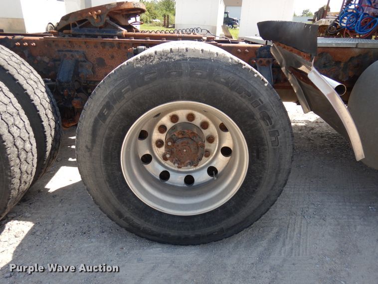 image for item KK9128 2007 Volvo VNL  semi truck