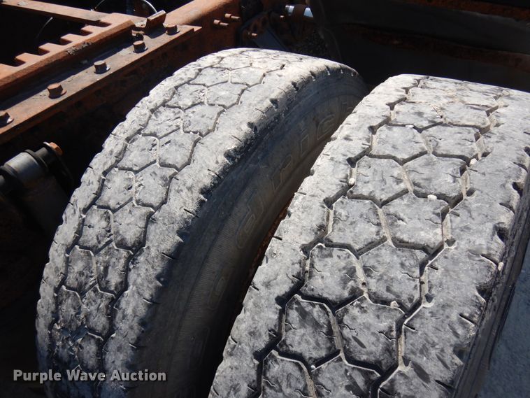 image for item KK9128 2007 Volvo VNL  semi truck