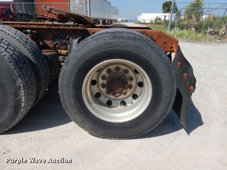 image for item KK9128 2007 Volvo VNL  semi truck