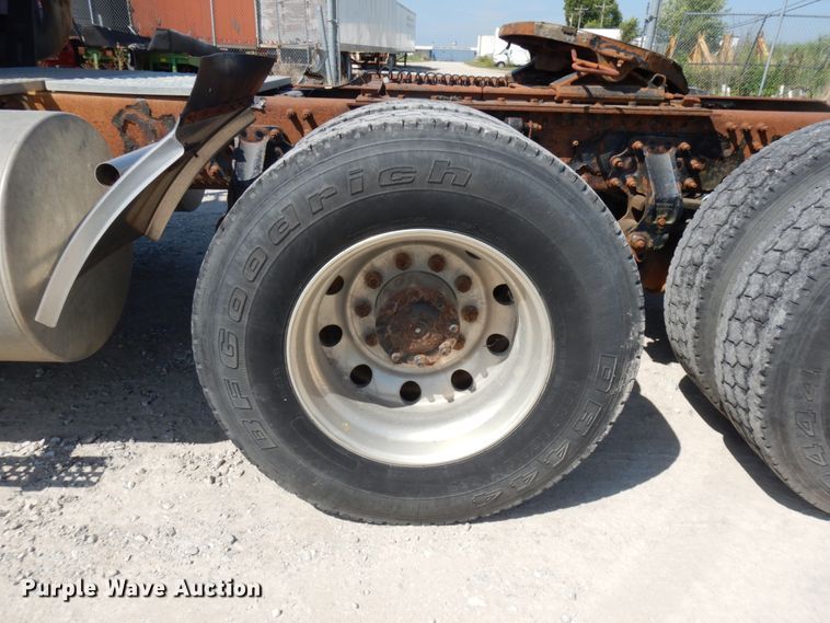 image for item KK9128 2007 Volvo VNL  semi truck