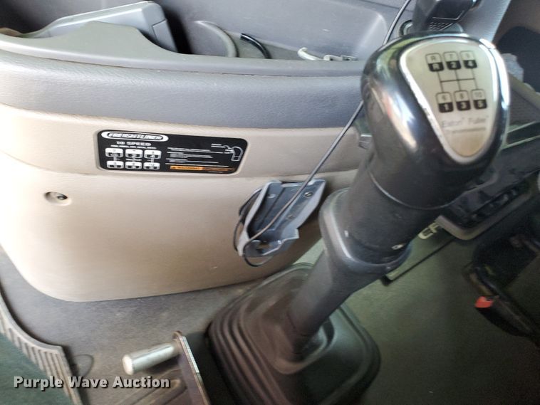 image for item KK9379 2013 Freightliner Cascadia 125  semi truck