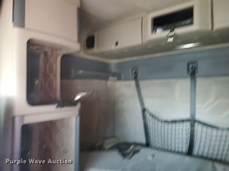 image for item KK9379 2013 Freightliner Cascadia 125  semi truck